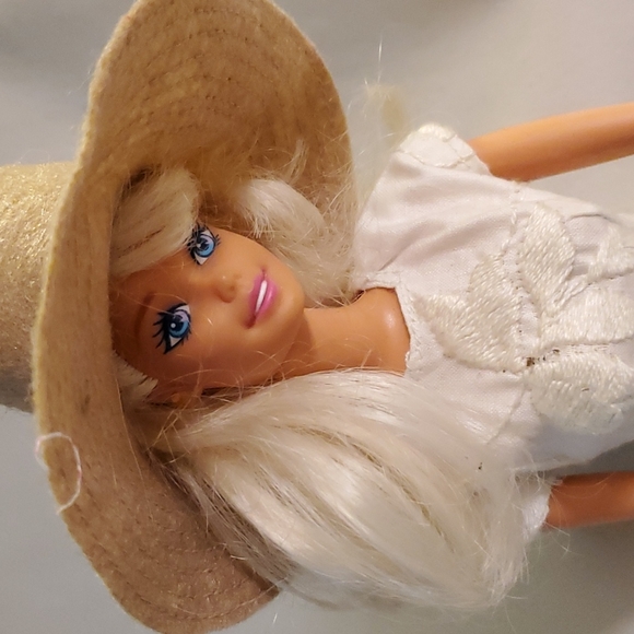 Mattel Barbie Doll & Accessories - Picture 4 of 4